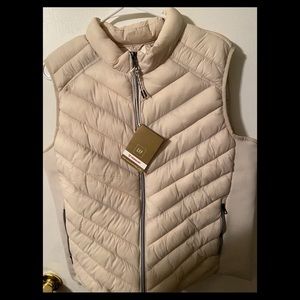 Gap puffer vest